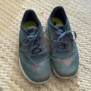 Nike Tennis Shoes